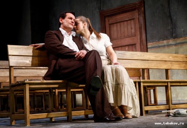 A scene from The Seagull, directed by Konstantin Bogomolov at the Oleg Tabakov Theatre, Moscow, 2014. Photo: www.tabakov.ru. 