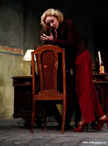 Masha in The Seagull, directed by Konstantin Bogomolov at the Oleg Tabakov Theatre, Moscow, 2014. Photo: www.tabakov.ru. 